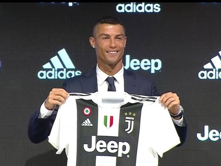 Cristiano Ronaldo presentado con la Juventus. Foto: Twitter, Juventus