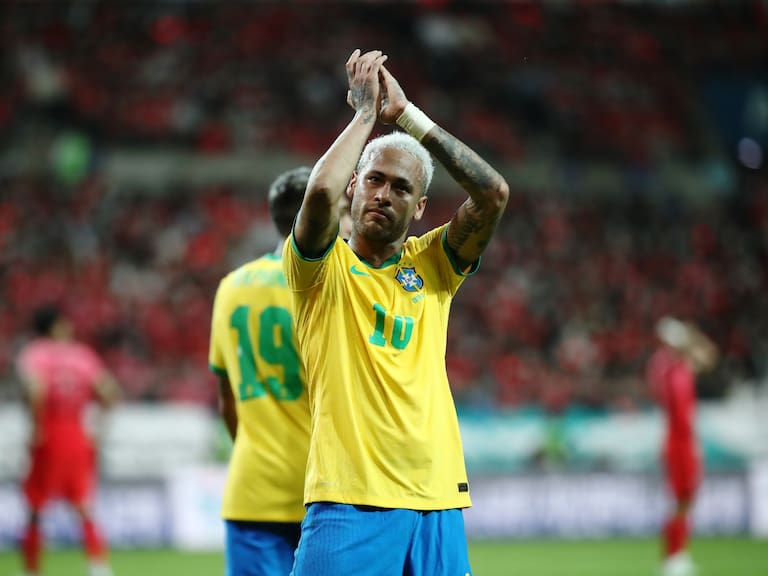 Neymar marcó dos y se acerca a Pelé