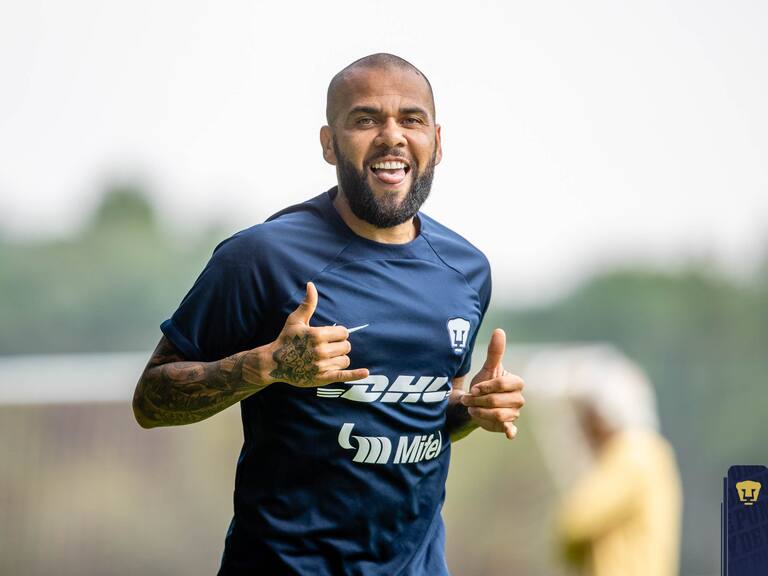 Dani Alves jugará de volante con Pumas