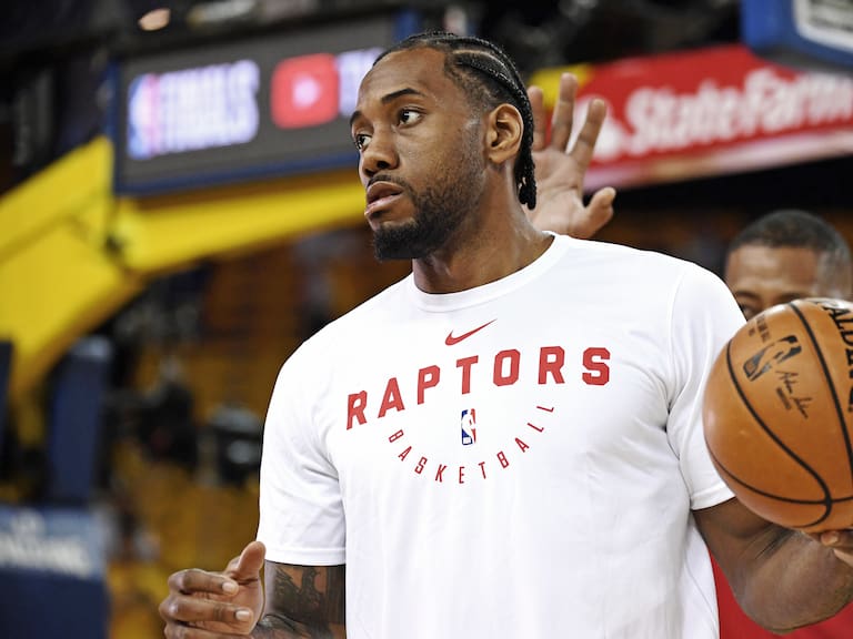 Kawhi Leonard renovó por dos años más con la franquicia canadienseOakland, CA 6/13/2019CREDIT: John W. McDonough (Photo by John W. McDonough /Sports Illustrated/Getty Images)
(Set Number: X162722 TK1 )