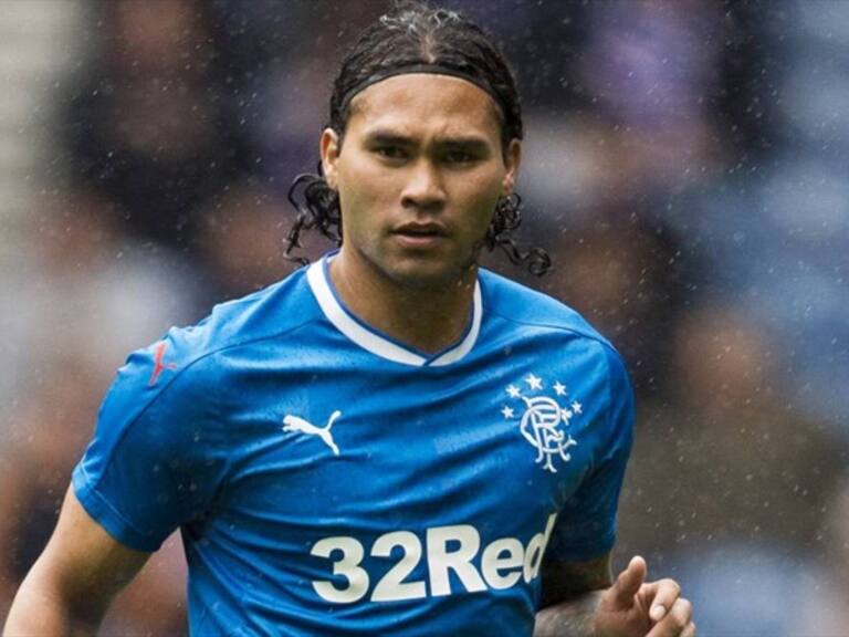 Carlos &quot;Gullit&quot; Peña en partido con los Rangers. Foto: Getty images