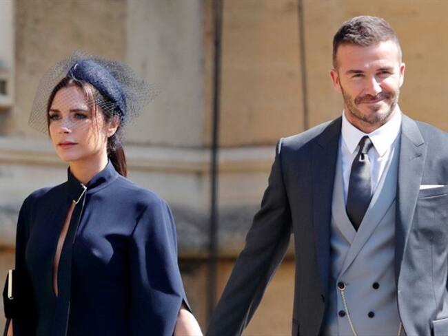 Beckham besa en la boca a Elton John