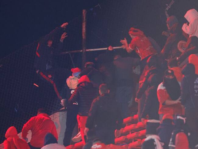 Independiente vs U de Chile: La barbarie y una de las noches más trágicas en la historia del fútbol; los videos que le dan la vuelta al mundo