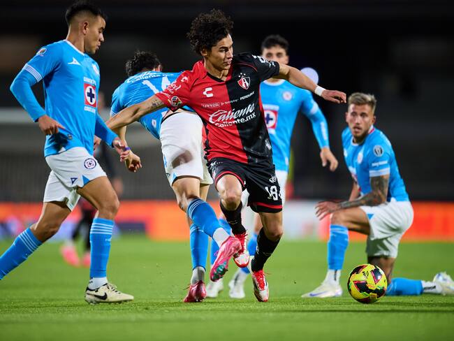 Cruz Azul no logra vencer a Atlas y deja escapar la victoria en el arranque del Clausura 2025