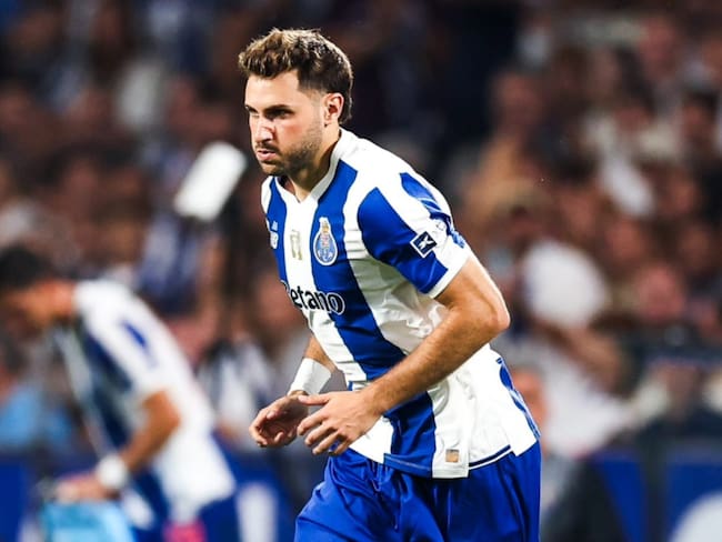 Santiago Giménez debuta con el Porto en la victoria ante Moreirense