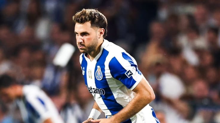 Santiago Giménez debuta con el Porto en la victoria ante Moreirense