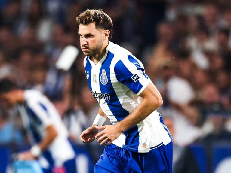 Santiago Giménez debuta con el Porto en la victoria ante Moreirense