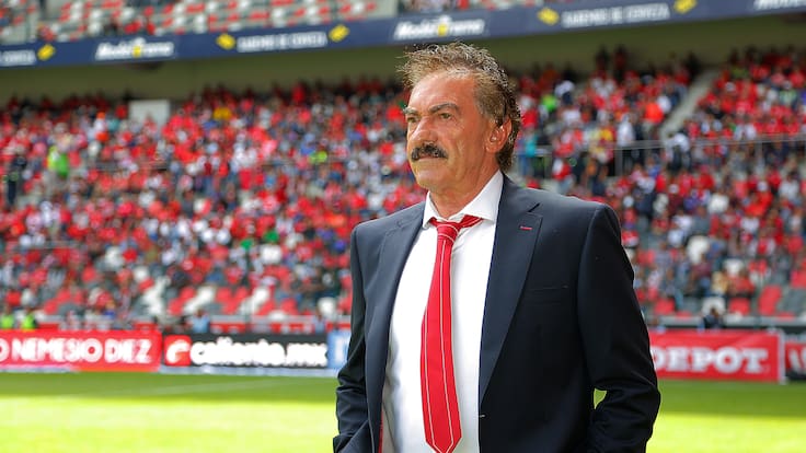 La Volpe está de vuelta como entrenador, ¿Regresará con Chivas?