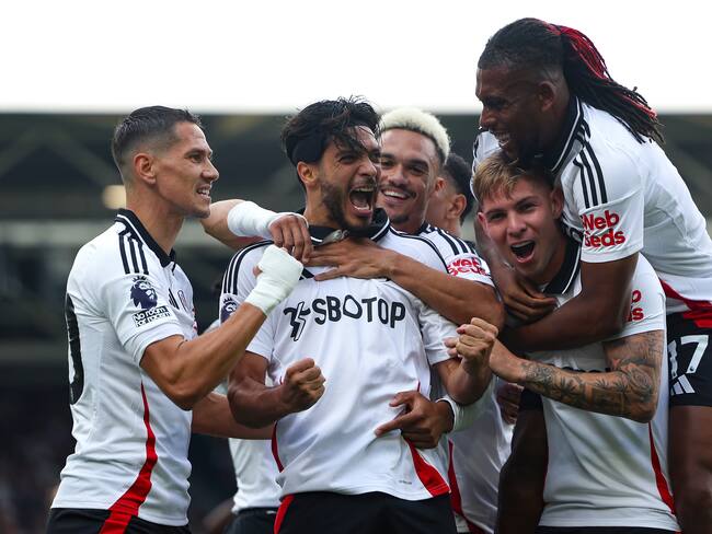 Raúl Jiménez recibe premio del Fulham por El gol del mes