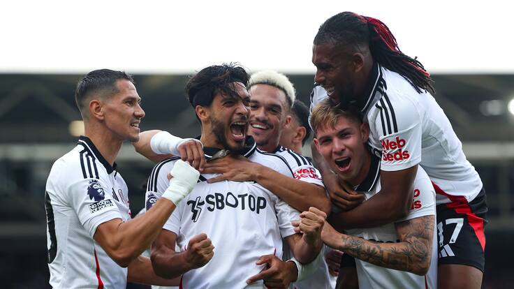 Raúl Jiménez recibe premio del Fulham por El gol del mes