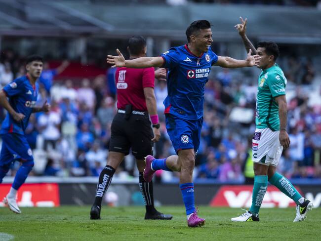 Cruz Azul se adueñó del primer triunfo en casa ganando por la mínima ante León