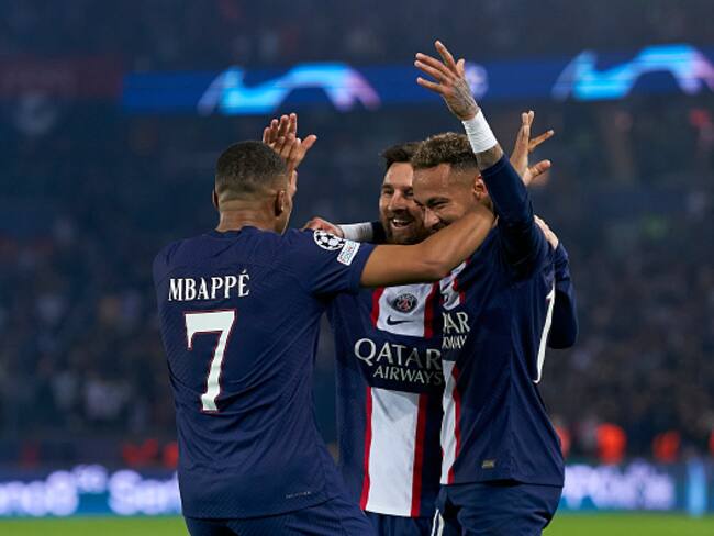 Messi, Neymar y Mbappe marcan doblete y PSG va a Octavos de Champions League