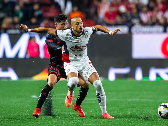 Chicharito y sus múltiples lesiones en su regreso a Chivas