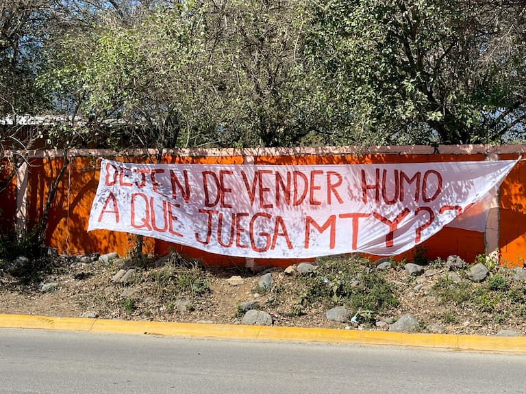 “El Monterrey no es marketing”; afición de Rayados se manifiesta en El Barrial / FOTO: @DiegoArmaMedina