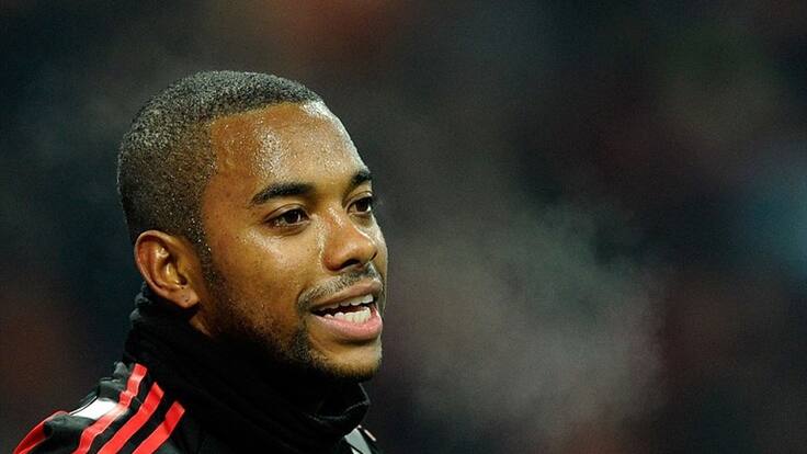 Emiten ficha de detención para Robinho