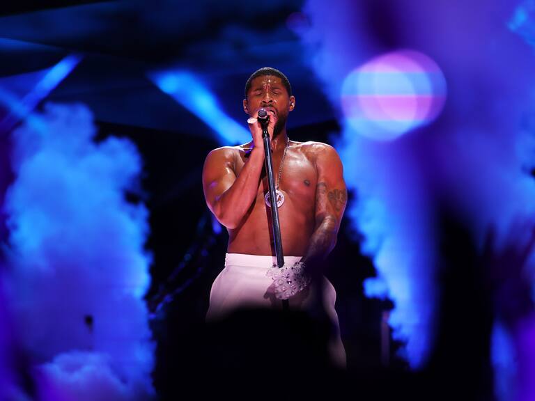 Usher desata la magia en el Super Bowl LVII