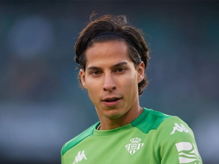 El mexicano tendría las horas contadas en el Betis. Foto: getty