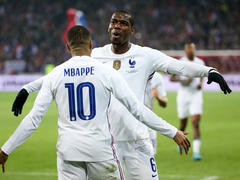 Mbappe y Pogba, celebrando un gol con Francia