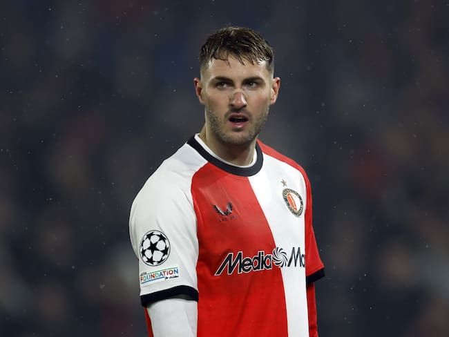 Santiago Giménez marca doblete en Champions League en el Feyenoord vs Bayern Munich VIDEO