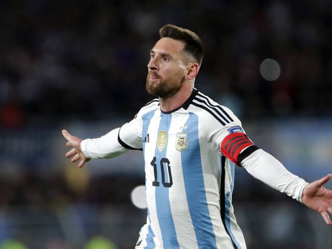 Messi lidera convocatoria de Argentina a pesar de que está lesionado