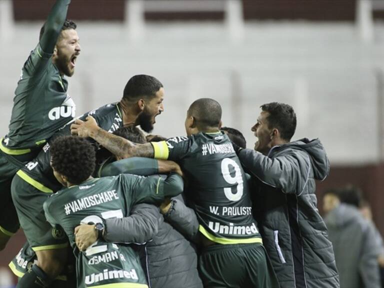 Los jugadores de Chapecoense celebran el gol del triunfo frente a Lanús. Foto: Getty