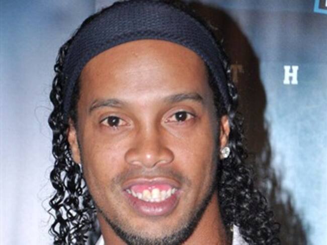 Busca Schalke 04 a Ronaldinho como refuerzo para 'Champions'