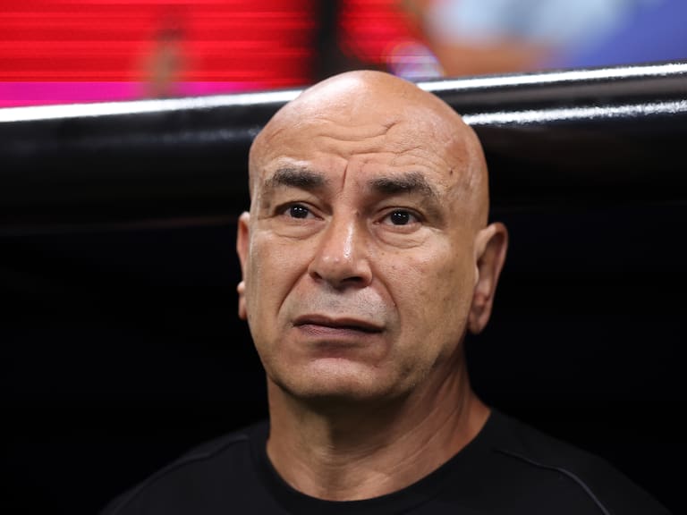 Hossam Hassan se desmayó por detener pelea entre sus dos esposas