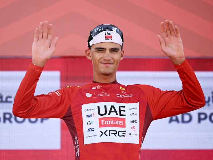 Isaac del Toro conquista el desierto: Ganador de la etapa 1 en el UAE Tour