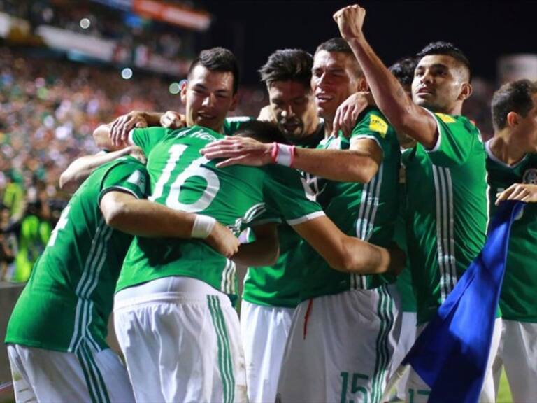 Seleccionados Mexicanos celebran gol . Foto: Getty Images