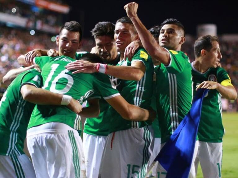 Seleccionados Mexicanos celebran gol . Foto: Getty Images