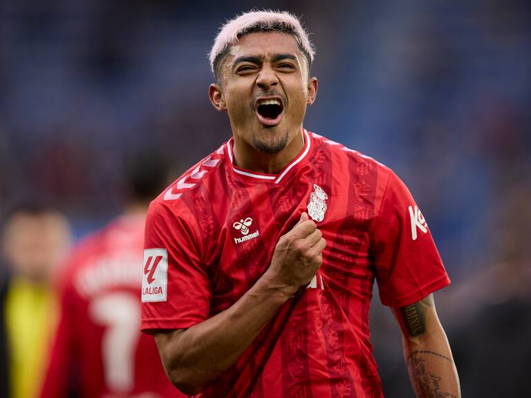 Julián Araujo considerado en el 11 inicial de mejores jugadores europeos sub-21