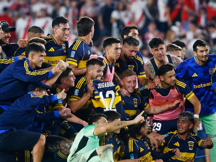 Escándalo en el Superclásico: Boca se llevó el triunfo ante River en un partido marcado por un incendio