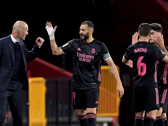 Real Madrid golea al Granada y la lucha por la Liga está que arde