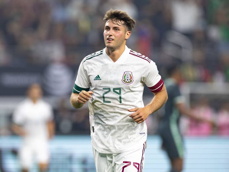 Santi Giménez peleará por ir al Mundial de Qatar 2022 con México