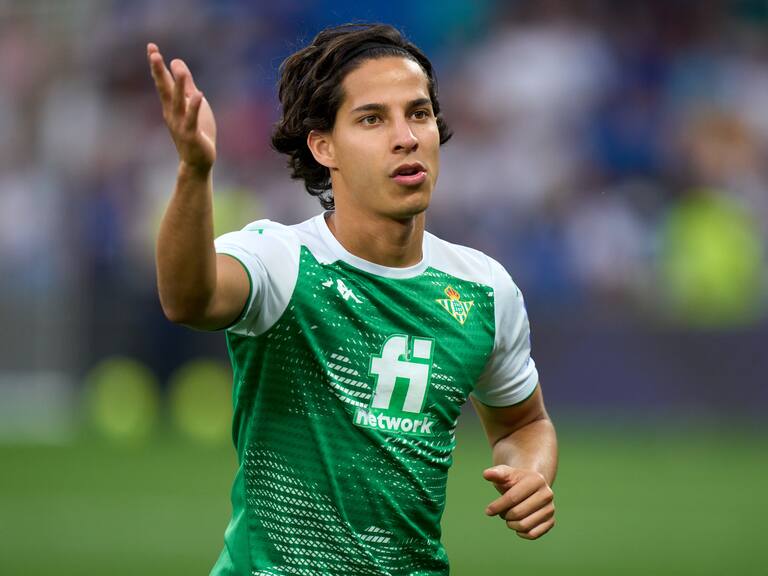 Diego Lainez podría salir del Real Betis
