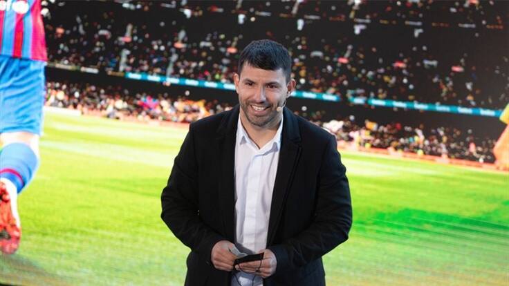 "Sigo en el grupo de Barcelona, no sé por qué no me sacaron", Agüero bromeó acerca de su corto paso por el club