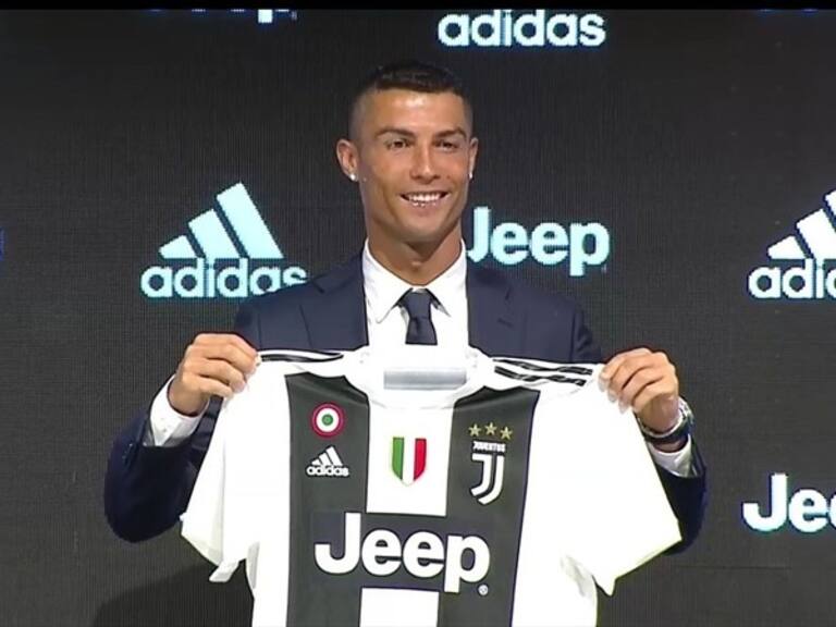 Cristiano Ronaldo presentado con la Juventus. Foto: Twitter, Juventus