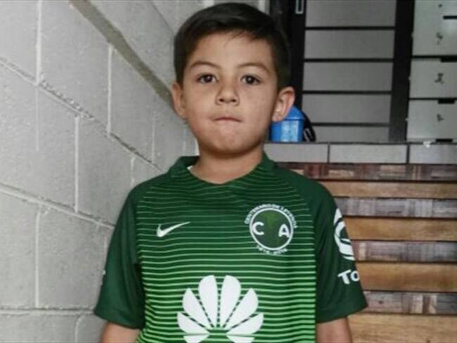 Futbolistas se unen con mensajes al pequeño Leo