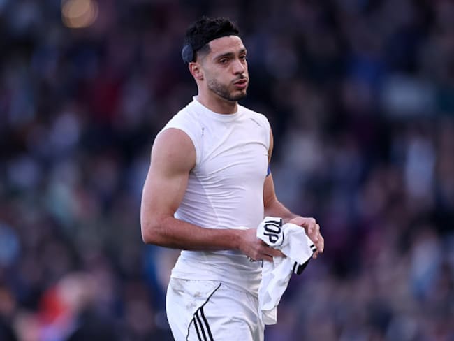 Raúl Jiménez llora tras marcar con el Fulham; dedica su gol de la temporada a la memoria de su padre