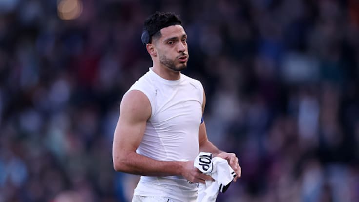 Raúl Jiménez llora tras marcar con el Fulham; dedica su gol de la temporada a la memoria de su padre