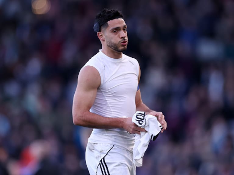 Raúl Jiménez llora tras marcar con el Fulham; dedica su gol de la temporada a la memoria de su padre