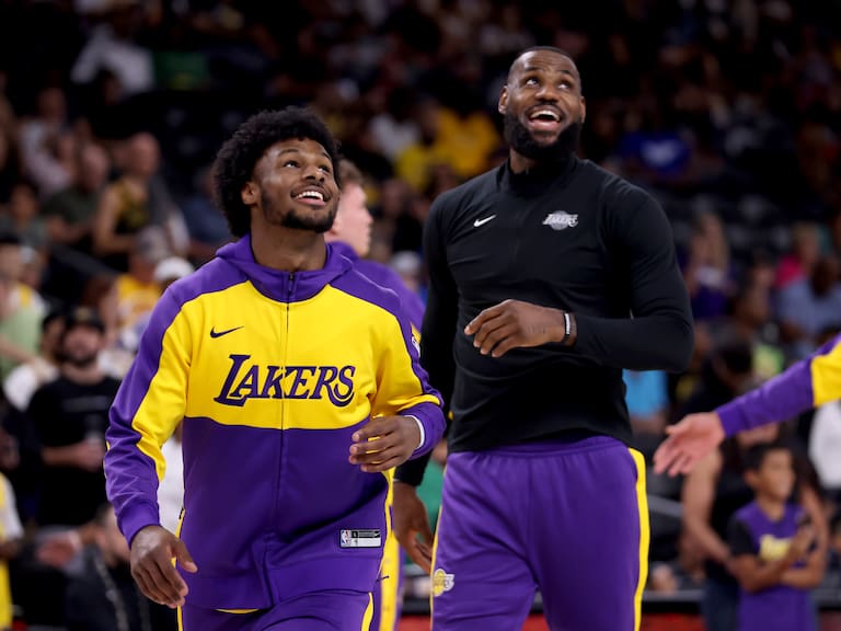 LeBron y Bronny jugaron juntos por primera vez con los Lakers