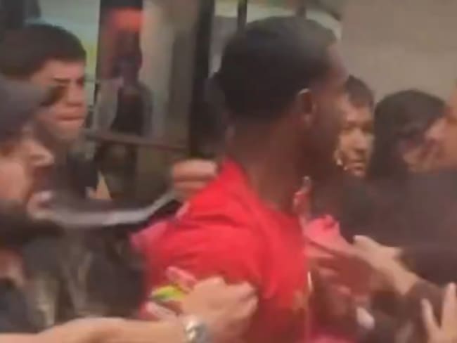 Helinho se encara con aficionado en el túnel del Estadio Banorte tras la expulsión vs América