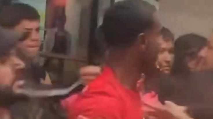 Helinho se encara con aficionado del América en el túnel del Estadio Banorte tras la expulsión vs Toluca