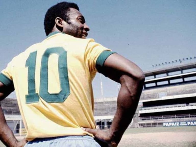 Pelé y la historia de cómo terminó usando el #10