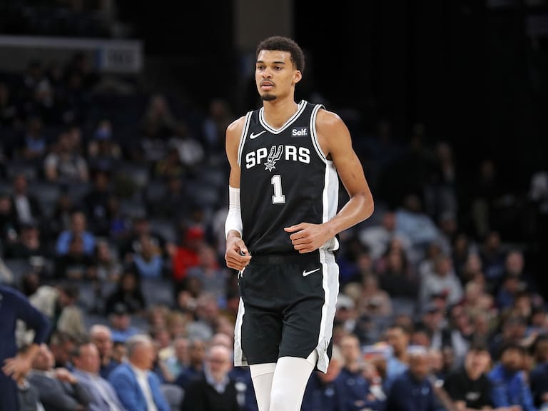 Wembanyama se lleva el premio al novato del año en la NBA