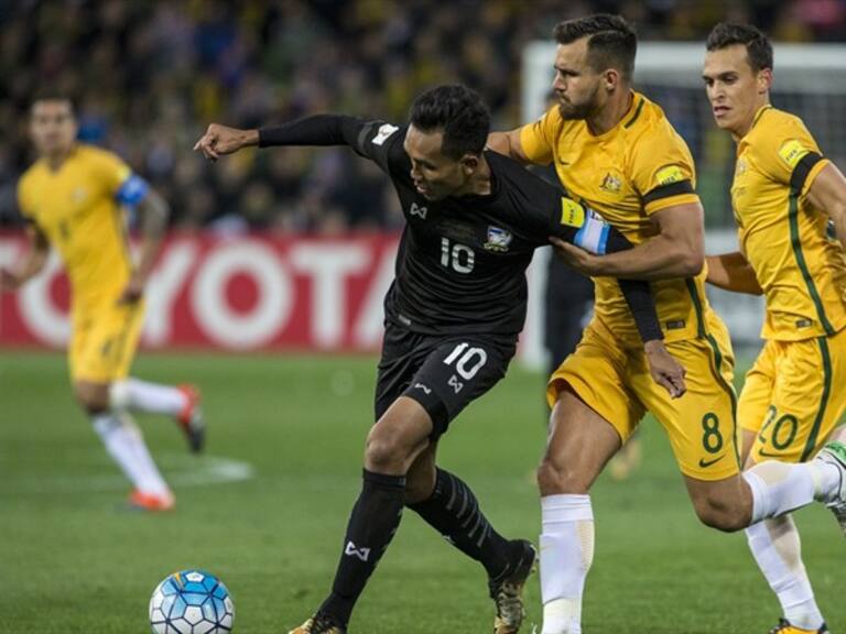 Bailey Wright de Australia ante Tailandia en la Eliminatoria Asiática. Foto: Getty Images