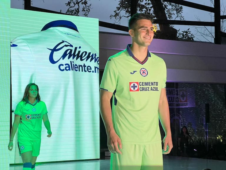 Cruz Azul presenta su nuevo Jersey de cara a la Apertura 2022