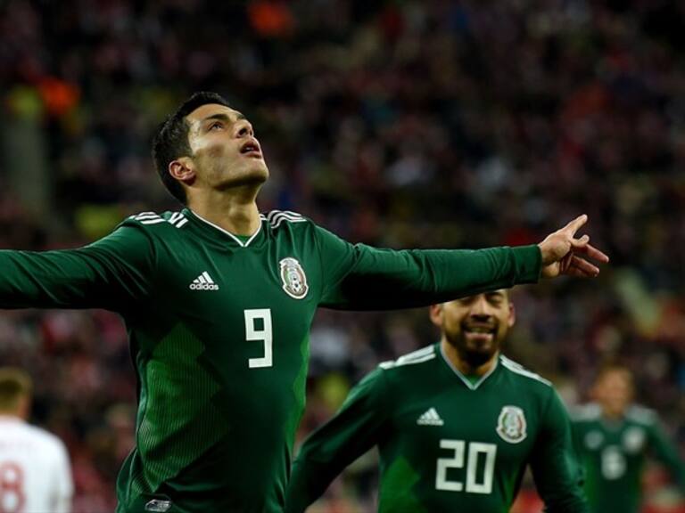 Raúl Jiménez festeja su gol. Foto: Getty Images