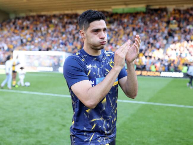 Raúl Jiménez se despide de la afición del Wolverhampton entre lagrimas